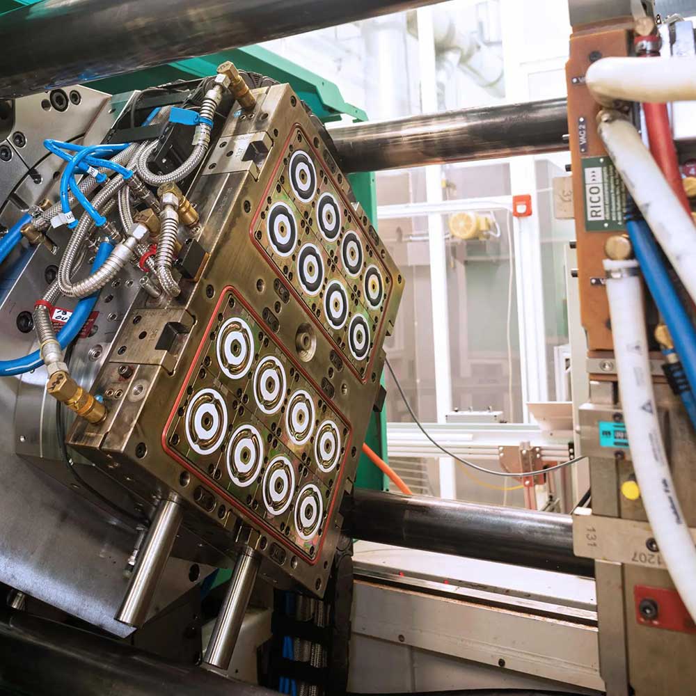 multi slot injection molding